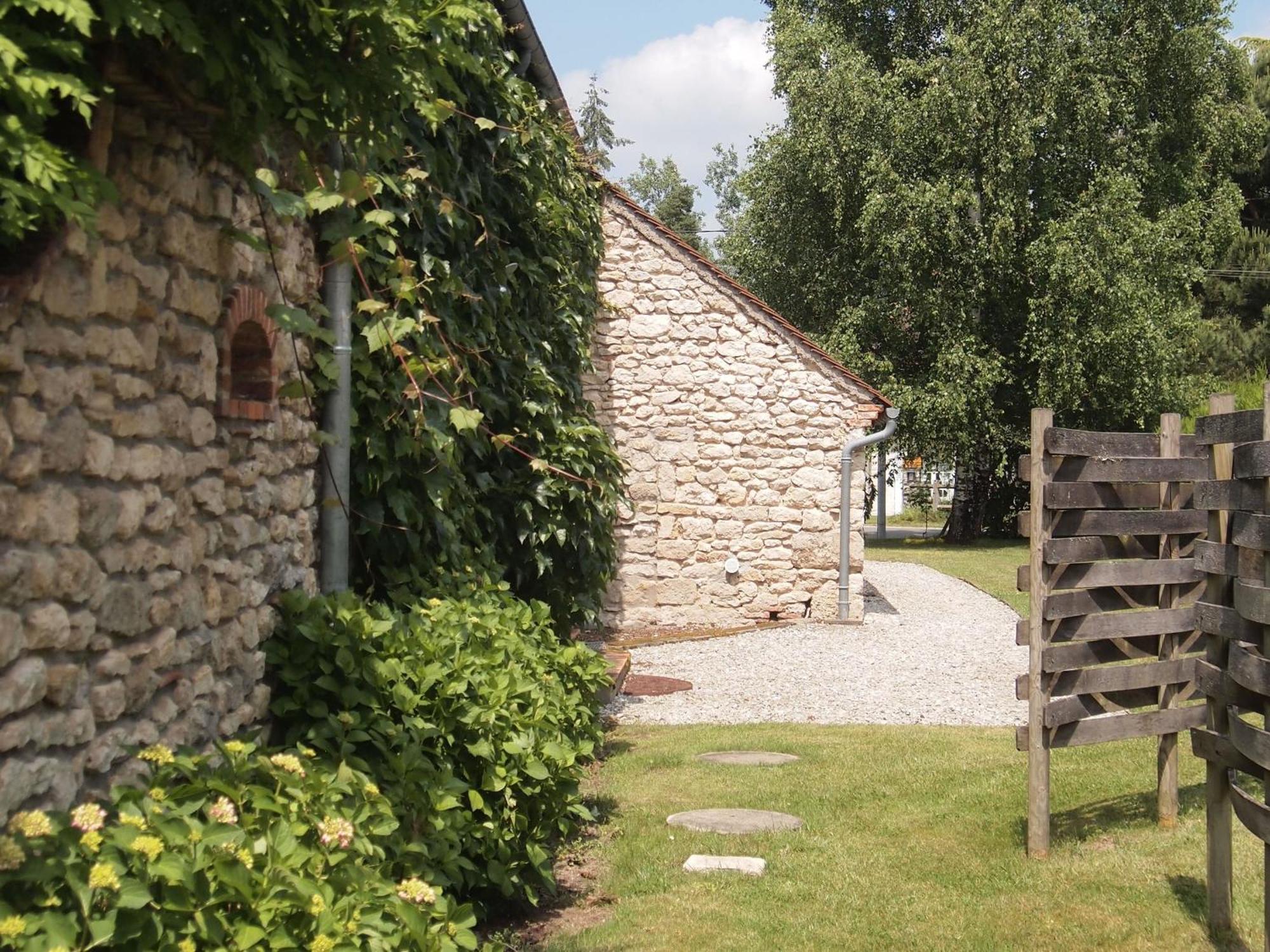 Chambre Familiale Au Coeur De La Nature Avec Jardin Et Piscine Privee, Ideale Pour Explorer Le Loiret - Fr-1-590-265 Bed and Breakfast Vitry-aux-Loges Eksteriør billede